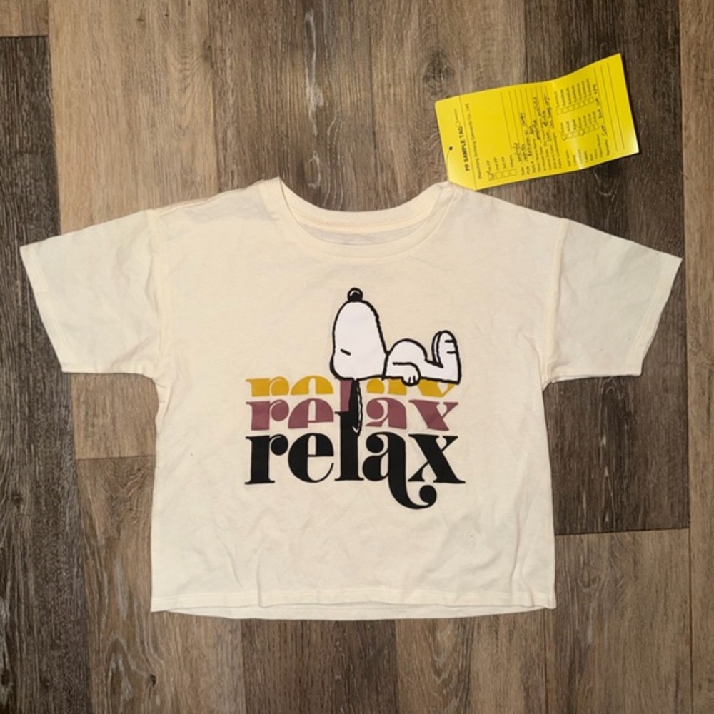 NWOT Peanuts Youth Snoopy Relax Crop Tee